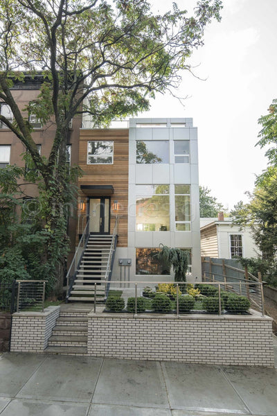 Elevating Modern Living: David's Exquisite Three-Story Townhouse Transformed with Inline Design's Square Cable Railing